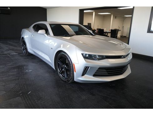 Used 2018 Chevrolet Camaro LT RWD image 9