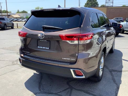 Used 2017 Toyota Highlander Limited AWD/4WD image 12