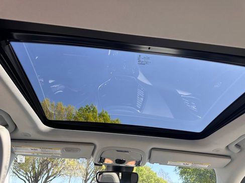 Used 2020 Jeep Cherokee Limited w/ Technology Group image 22