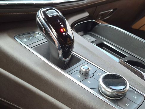 Used 2023 Cadillac Escalade Premium Luxury AWD/4WD image 31