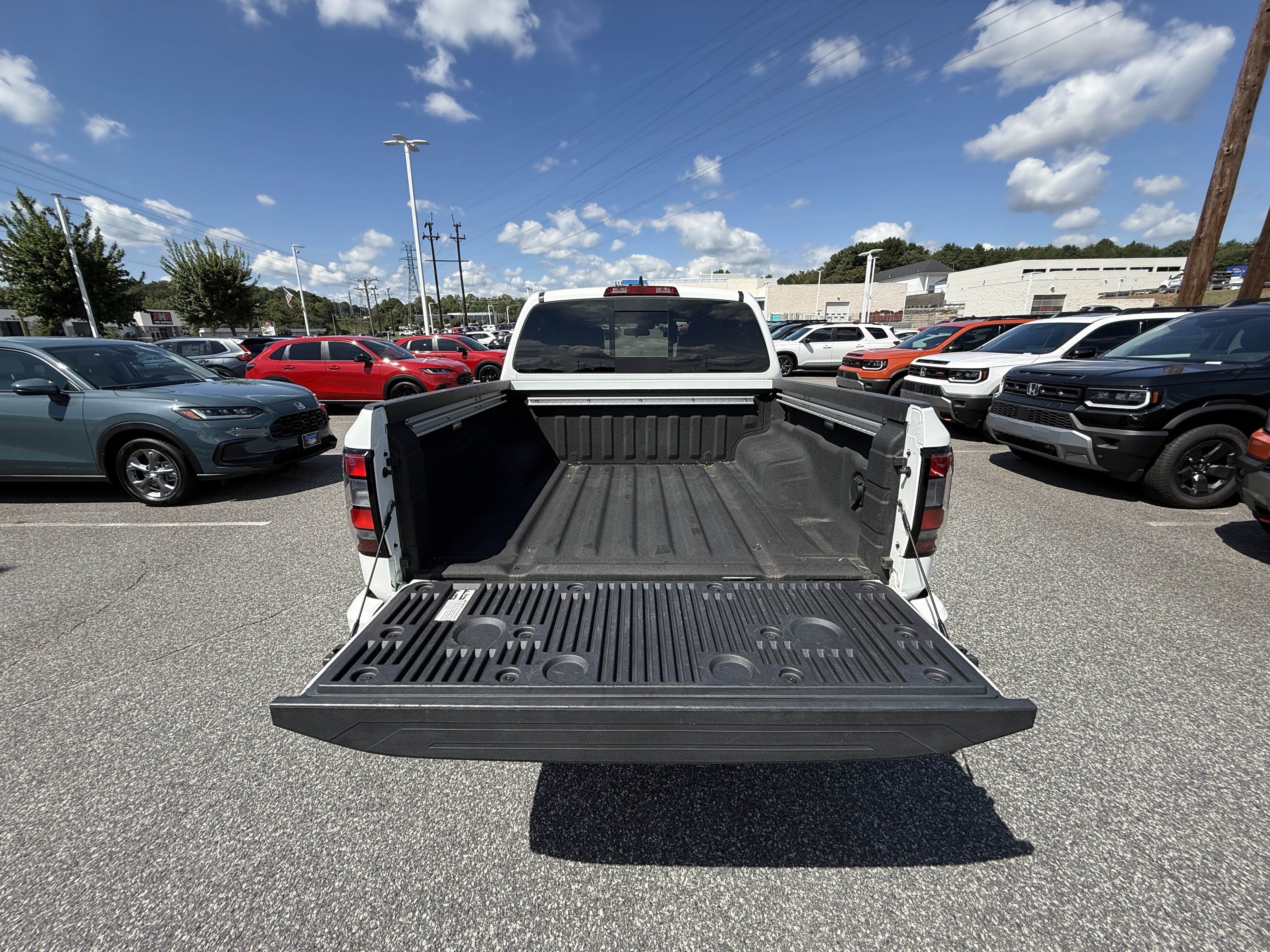 Used 2025 Nissan Frontier PRO-4X w/ Pro Convenience Package AWD/4WD image 32