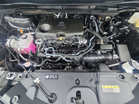 Certified 2025 Toyota Sienna XLE FWD image 28