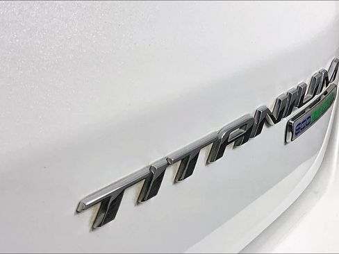 Used 2020 Ford Edge Titanium image 9