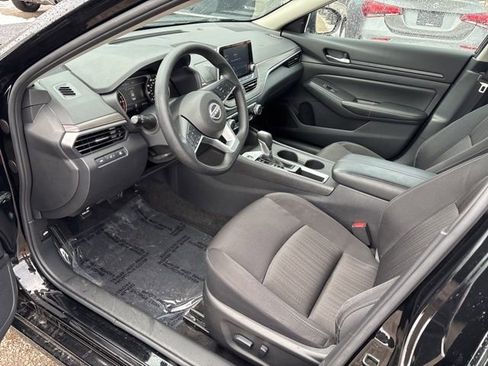 Used 2025 Nissan Altima 2.5 SV image 10