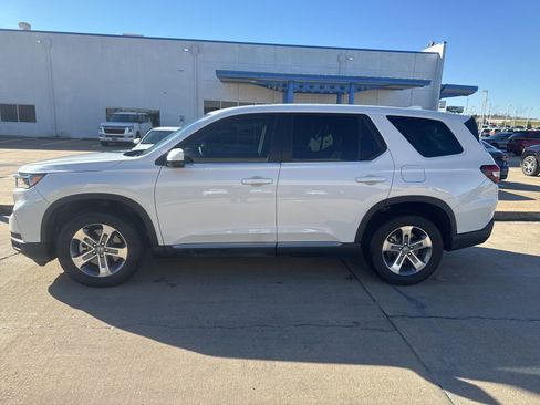 Used 2025 Honda Pilot EX-L image 2