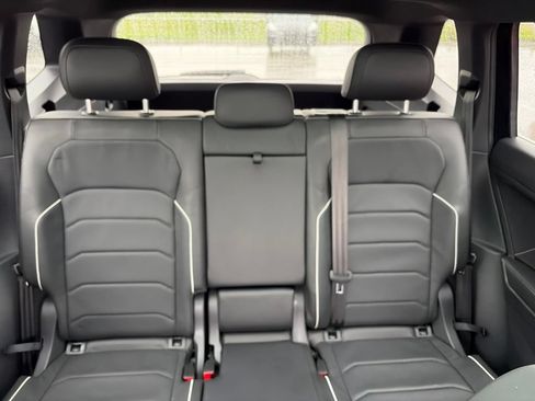 Used 2022 Volkswagen Tiguan SEL R-Line AWD/4WD image 18