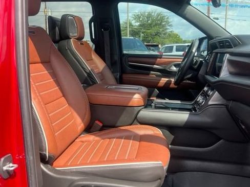 Used 2024 GMC Yukon XL Denali Ultimate AWD/4WD image 7