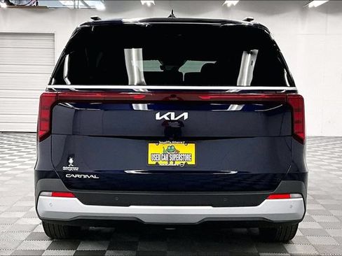 Used 2026 Kia Carnival EX FWD image 5
