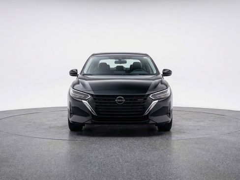 Used 2025 Nissan Sentra SV image 2