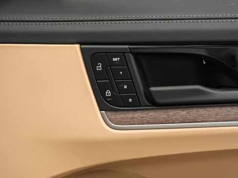 Certified 2024 Porsche Cayenne Coupe AWD/4WD image 22
