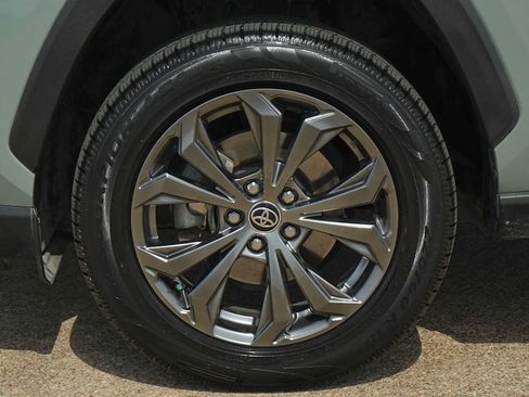 Used 2022 Toyota RAV4 XLE Premium AWD/4WD image 7