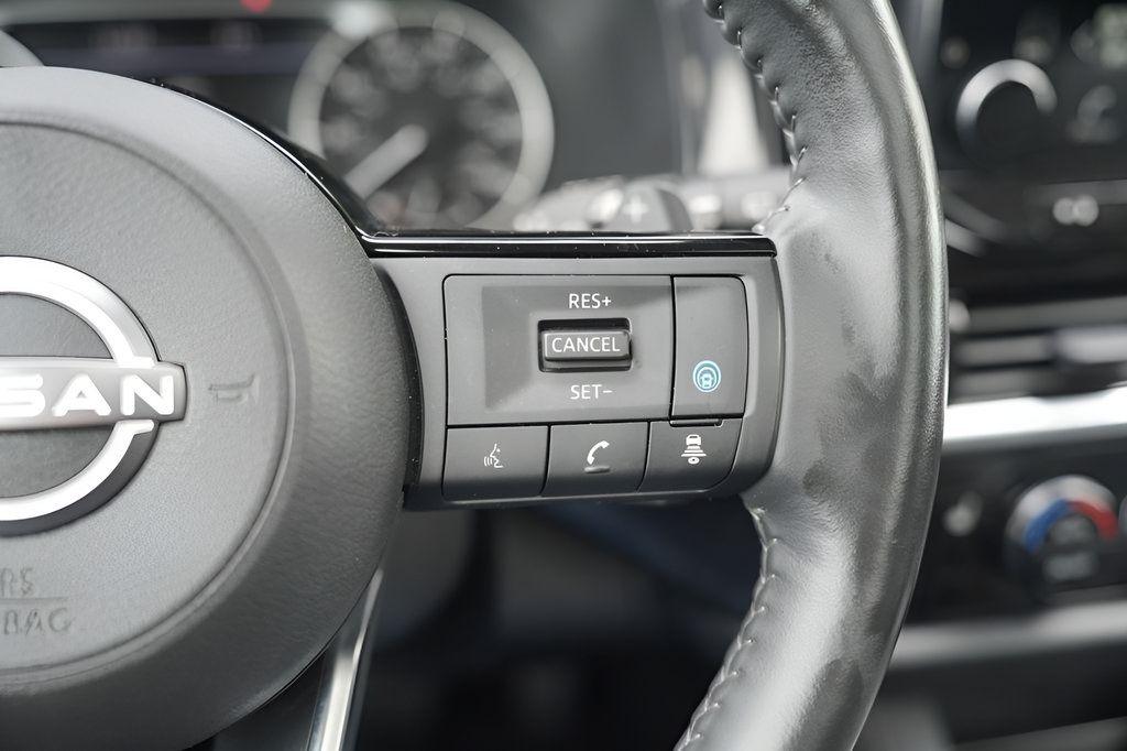 Used 2024 Nissan Pathfinder SL w/ SL Premium Package AWD/4WD image 30