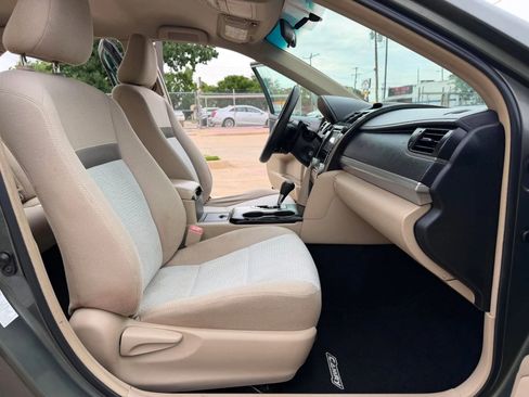 Used 2012 Toyota Camry LE FWD image 21