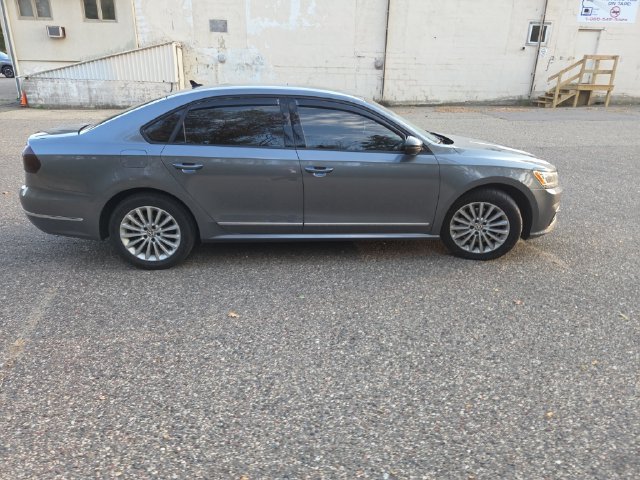 Used 2017 Volkswagen Passat 1.8T SEL Premium FWD image 15