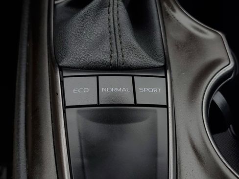 Used 2024 Toyota Camry SE image 27