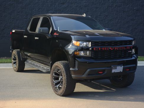 Used 2021 Chevrolet Silverado 1500 Custom Trail Boss w/ Midnight Edition AWD/4WD image 9