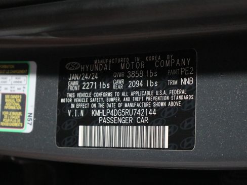 Used 2024 Hyundai Elantra Limited FWD image 42