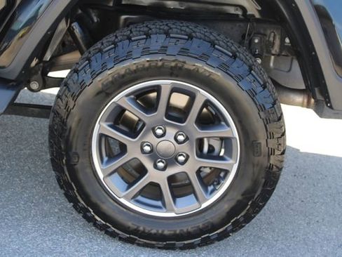 Used 2020 Jeep Gladiator Overland image 12