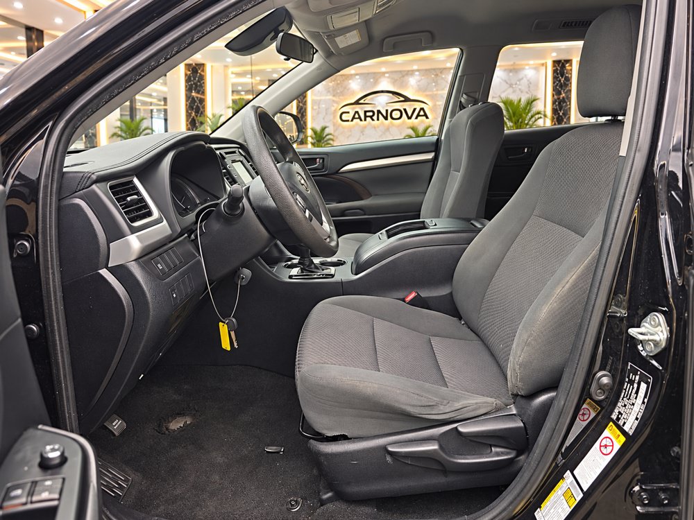Used 2019 Toyota Highlander LE FWD image 9