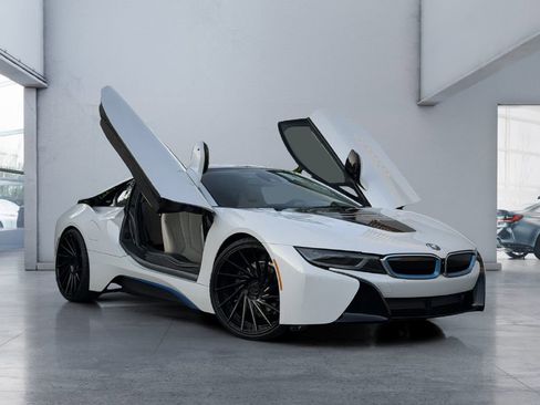 Used 2019 BMW i8 Coupe image 1