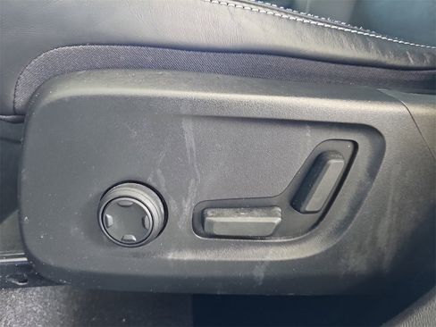 Used 2022 Volvo XC40 T5 R-Design w/ Advanced Package image 30