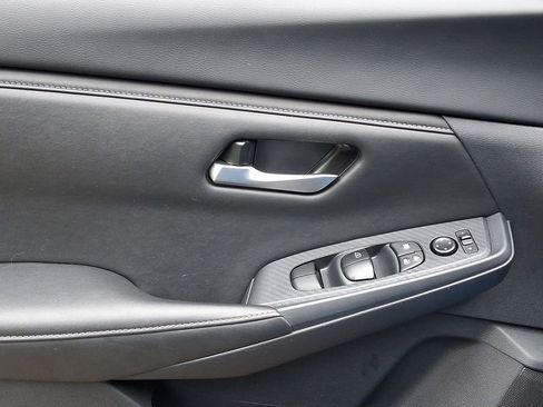 Used 2025 Nissan Sentra SV FWD image 12