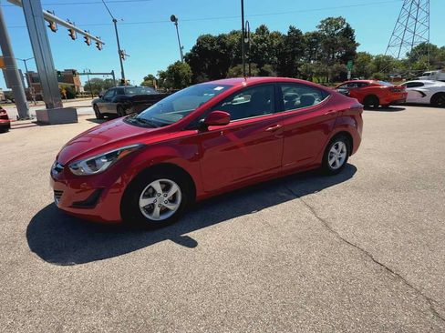 Used 2014 Hyundai Elantra SE FWD image 4