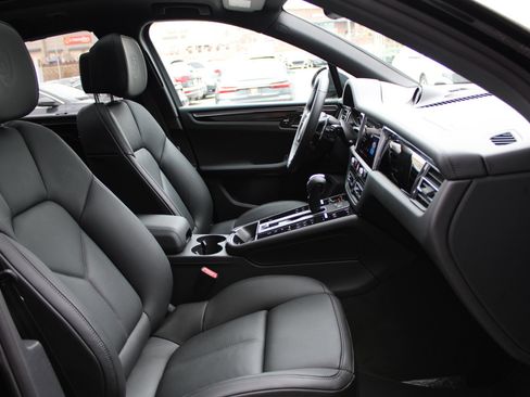 Certified 2026 Porsche Macan AWD/4WD image 26