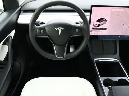 Used 2022 Tesla Model Y Performance image 8