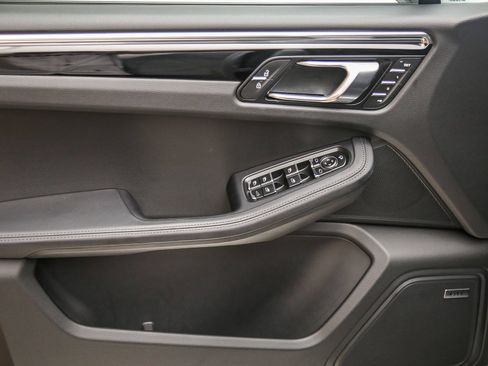 Certified 2026 Porsche Macan AWD/4WD image 27