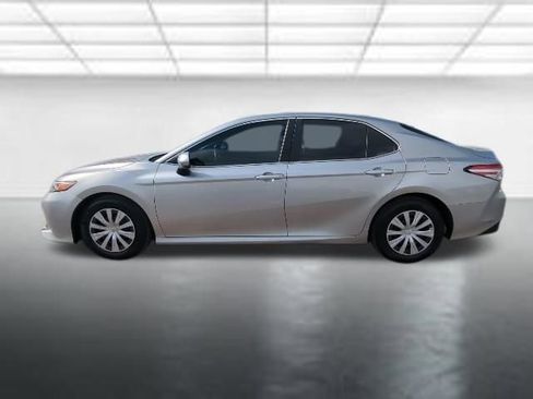 Used 2020 Toyota Camry L image 24