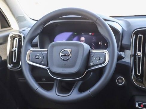 Used 2025 Volvo XC40 B5 Core w/ Protection Package Premier image 17