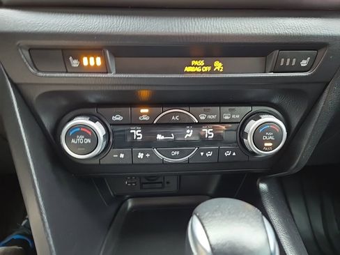 Used 2018 MAZDA MAZDA3 Touring image 23