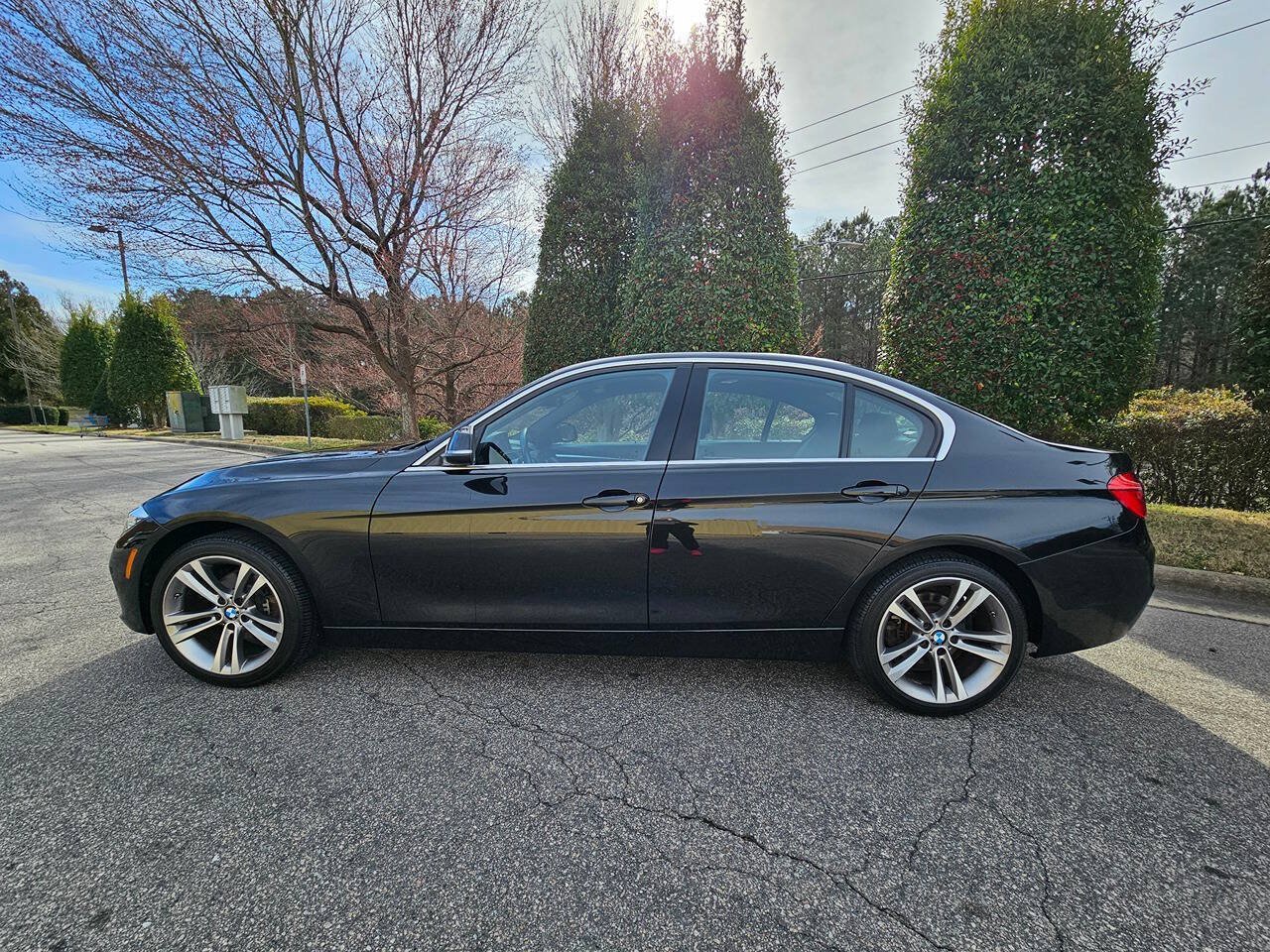 Used 2018 BMW 330i xDrive Sedan AWD/4WD image 2