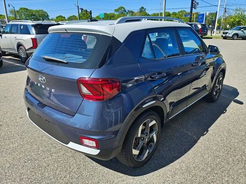 Certified 2023 Hyundai Venue Limited w/ Cargo Package FWD image 10