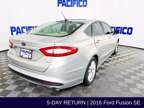 Used 2016 Ford Fusion SE image 8