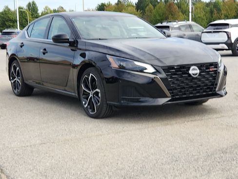 New 2025 Nissan Altima 2.5 SR image 2