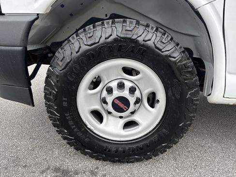 Used 2022 GMC Savana 2500 w/ Driver Convenience Package image 13