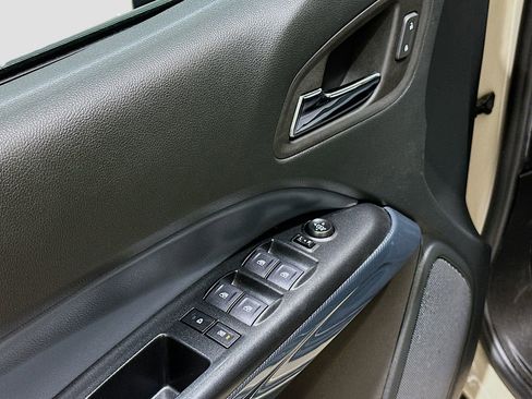 Used 2022 Chevrolet Colorado Z71 AWD/4WD image 17