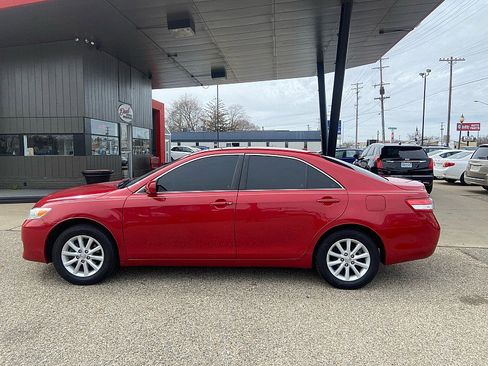 Used 2011 Toyota Camry XLE w/ XLE Extra-Value Pkg #2 image 1