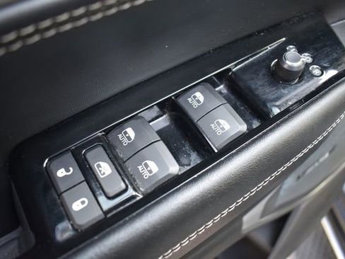 Used 2022 Jeep Wagoneer Series III AWD/4WD image 27