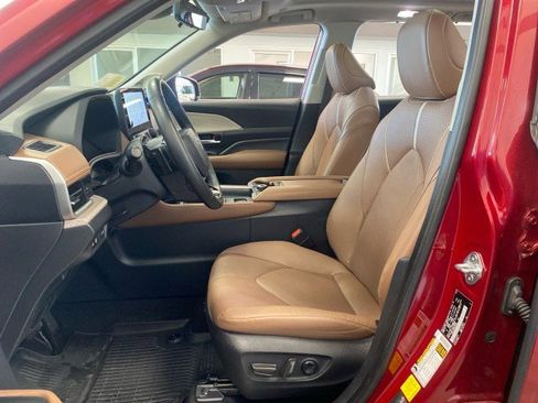 Used 2024 Toyota Grand Highlander Platinum image 17