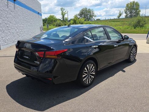 Used 2025 Nissan Altima 2.5 SV FWD image 6