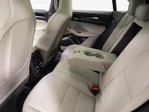 Certified 2026 Porsche Macan Electric RWD image 34