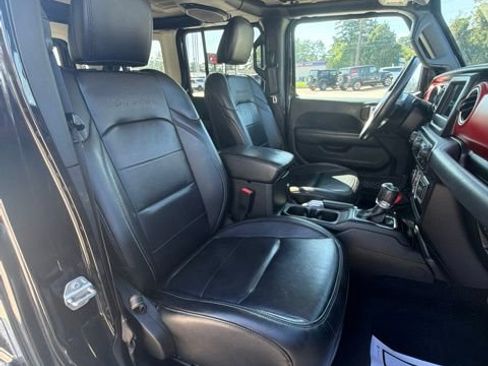Used 2018 Jeep Wrangler Unlimited Sahara w/ Cold Weather Group AWD/4WD image 19