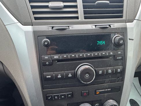 Used 2011 Chevrolet Traverse LT image 22