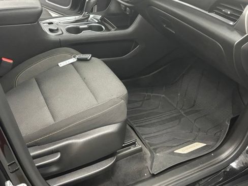 Used 2020 Chevrolet Traverse LT FWD image 34