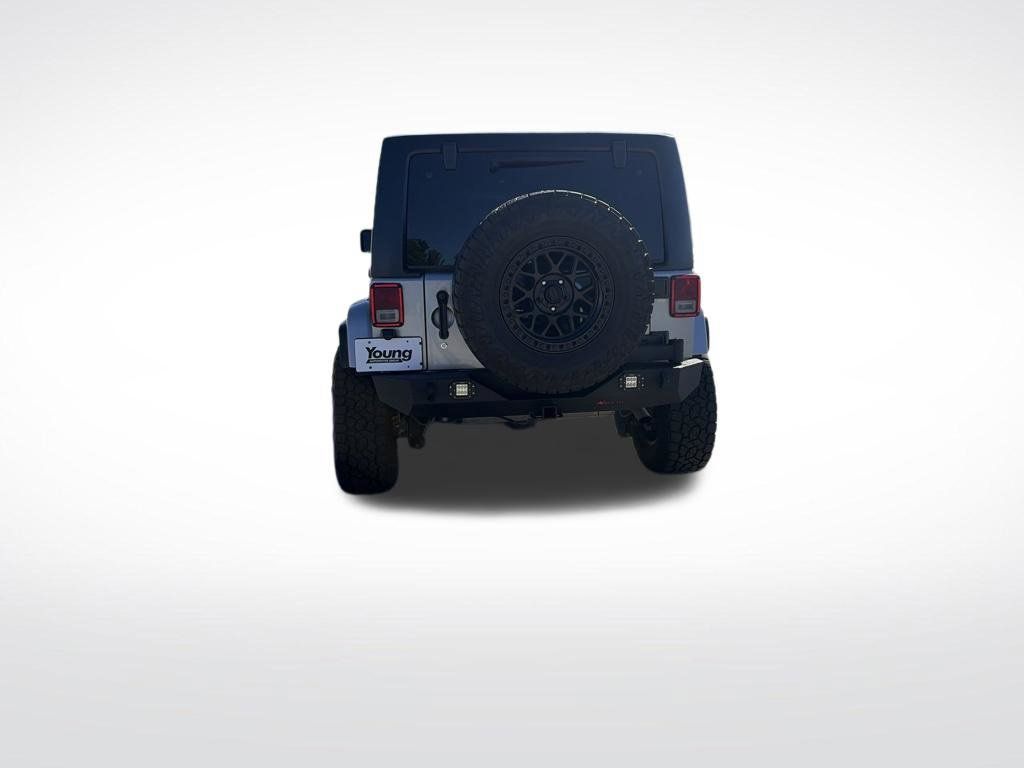Used 2018 Jeep Wrangler Unlimited Sahara AWD/4WD image 4