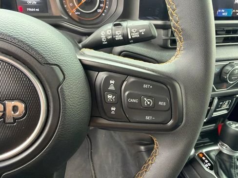 Used 2025 Jeep Wrangler Unlimited Sport AWD/4WD image 15