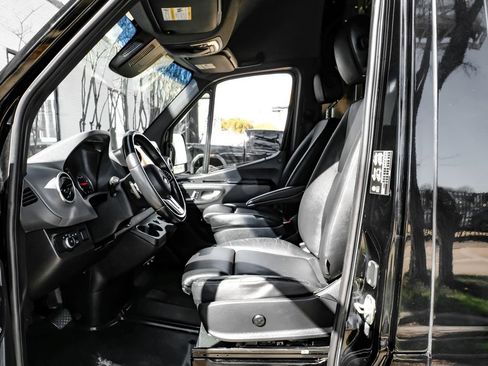 Used 2021 Mercedes-Benz Sprinter 3500 image 4